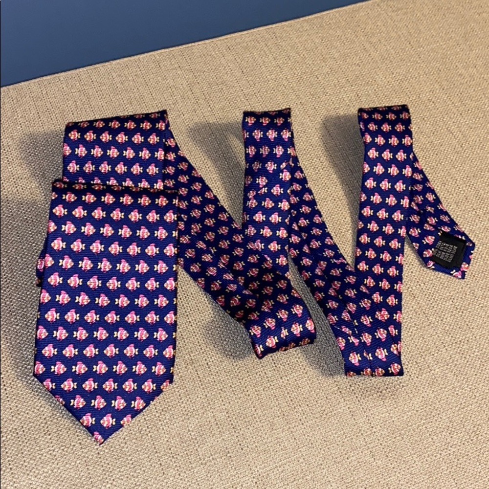 Navy Fish pattern tie.